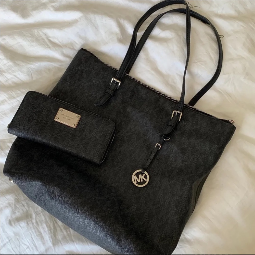 Michael Kors purse & matching wallet monogram set.